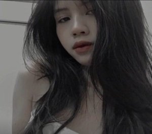 Cô gái đáng yêu nghiện ăn chuối